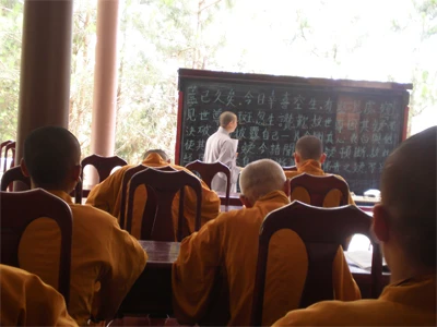 Giã biệt game, siêu nhân vào cửa Phật tập làm Tăng ảnh 1