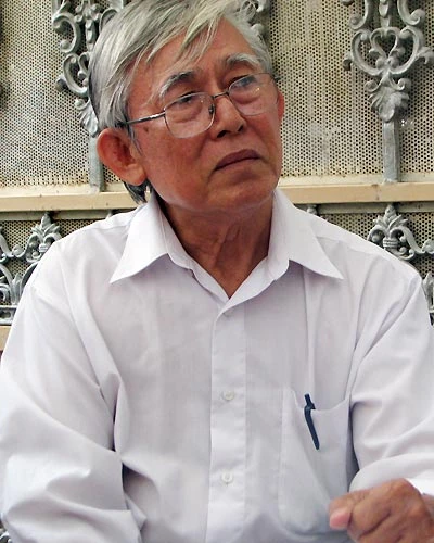 Năm nay 69 tuổi, người nghệ sĩ bạc đầu phải đau lòng tiễn đưa con trai tóc còn xanh về nơi chín suối.