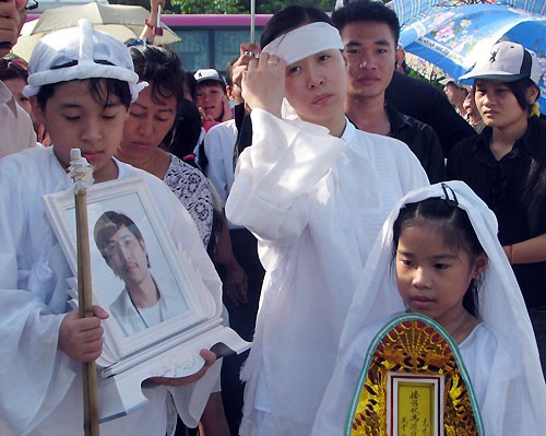 Nghẹn ngào đưa Huỳnh Phúc Điền về đất ảnh 6