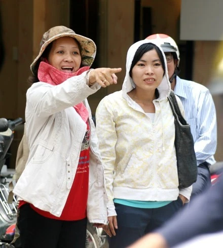 Muôn vẻ phụ huynh chờ sĩ tử