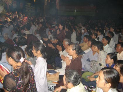 Tăng ni Phật tử tại lễ cầu siêu. Tăng ni Phật tử tại lễ cầu siêu.