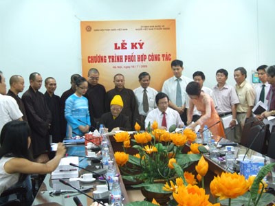 Ủy ban Nhà nước về người Việt Nam ở nước ngoài ký kết Chương trình phối hợp công tác với Giáo hội Phật giáo Việt Nam ảnh 1 Ủy ban Nhà nước về người Việt Nam ở nước ngoài ký kết Chương trình phối hợp công tác với Giáo hội Phật giáo Việt Nam ảnh 1