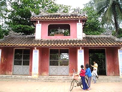 Cổng chùa Diệu Đế.