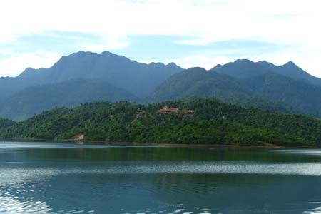 Thiền viện trên núi Bạch Mã