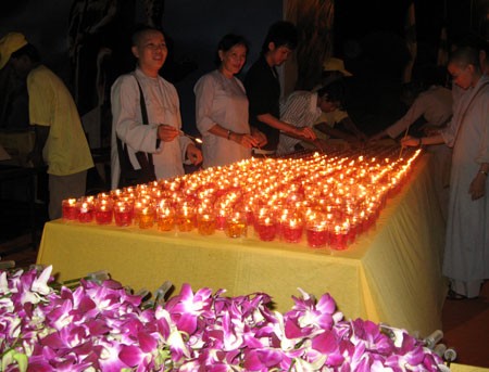 Kiên Giang: Chùm ảnh lễ cầu nguyện và thắp nến ảnh 2