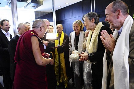 Đức Dalai Lama hoằng pháp tại Frankfurt ảnh 4 duc_04.jpg