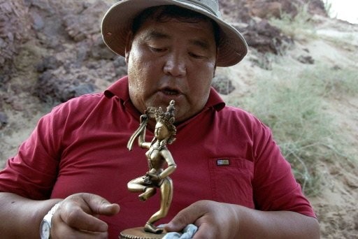 Mongolia: Phát hiện cổ vật Phật giáo bị chôn vùi dưới Sa mạc Gobi ảnh 1 khobau1.jpg