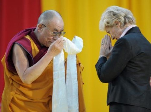 Đức: Lễ bế mạc hoằng pháp của đức Dalailama tại Commenbank - Arena, TP.Frankfurt ảnh 7 Đức: Lễ bế mạc hoằng pháp của đức Dalailama tại Commenbank - Arena, TP.Frankfurt ảnh 7