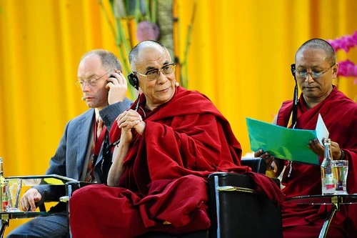 Đức: Lễ bế mạc hoằng pháp của đức Dalailama tại Commenbank - Arena, TP.Frankfurt ảnh 16