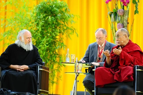 Đức: Lễ bế mạc hoằng pháp của đức Dalailama tại Commenbank - Arena, TP.Frankfurt ảnh 18