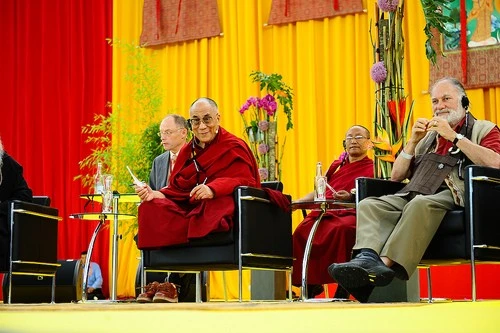 Đức: Lễ bế mạc hoằng pháp của đức Dalailama tại Commenbank - Arena, TP.Frankfurt ảnh 20