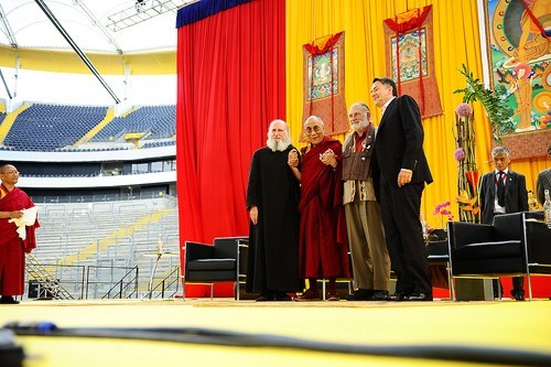 Đức: Lễ bế mạc hoằng pháp của đức Dalailama tại Commenbank - Arena, TP.Frankfurt ảnh 21 Đức: Lễ bế mạc hoằng pháp của đức Dalailama tại Commenbank - Arena, TP.Frankfurt ảnh 21