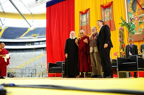 Đức: Lễ bế mạc hoằng pháp của đức Dalailama tại Commenbank - Arena, TP.Frankfurt ảnh 21