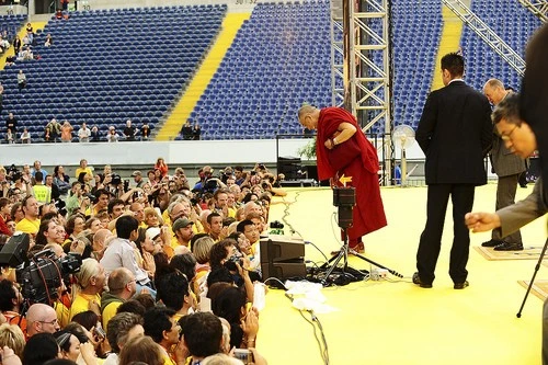 Đức: Lễ bế mạc hoằng pháp của đức Dalailama tại Commenbank - Arena, TP.Frankfurt ảnh 42