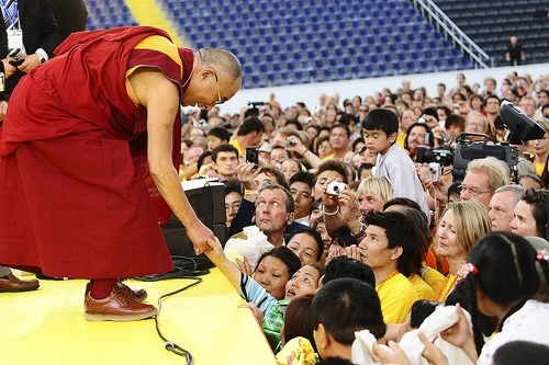Đức: Lễ bế mạc hoằng pháp của đức Dalailama tại Commenbank - Arena, TP.Frankfurt ảnh 43
