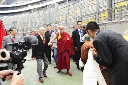 Đức: Lễ bế mạc hoằng pháp của đức Dalailama tại Commenbank - Arena, TP.Frankfurt ảnh 4 Đức: Lễ bế mạc hoằng pháp của đức Dalailama tại Commenbank - Arena, TP.Frankfurt ảnh 4