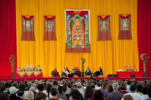 Đức: Lễ bế mạc hoằng pháp của đức Dalailama tại Commenbank - Arena, TP.Frankfurt ảnh 8