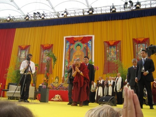 Đức: Lễ bế mạc hoằng pháp của đức Dalailama tại Commenbank - Arena, TP.Frankfurt ảnh 9 Đức: Lễ bế mạc hoằng pháp của đức Dalailama tại Commenbank - Arena, TP.Frankfurt ảnh 9