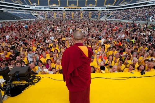 Đức: Lễ bế mạc hoằng pháp của đức Dalailama tại Commenbank - Arena, TP.Frankfurt ảnh 13