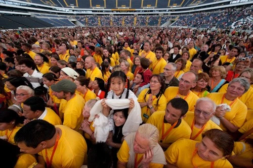 Đức: Lễ bế mạc hoằng pháp của đức Dalailama tại Commenbank - Arena, TP.Frankfurt ảnh 47