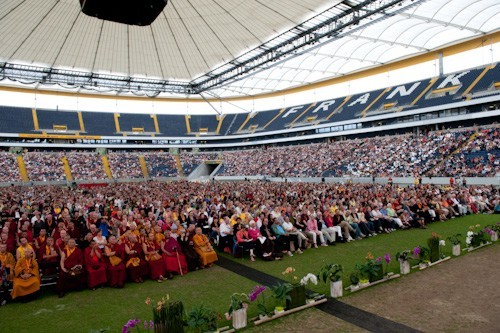 Đức: Lễ bế mạc hoằng pháp của đức Dalailama tại Commenbank - Arena, TP.Frankfurt ảnh 48 Đức: Lễ bế mạc hoằng pháp của đức Dalailama tại Commenbank - Arena, TP.Frankfurt ảnh 48