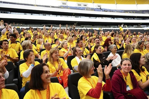 Đức: Lễ bế mạc hoằng pháp của đức Dalailama tại Commenbank - Arena, TP.Frankfurt ảnh 54