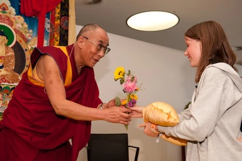 Đức: Lễ bế mạc hoằng pháp của đức Dalailama tại Commenbank - Arena, TP.Frankfurt ảnh 57