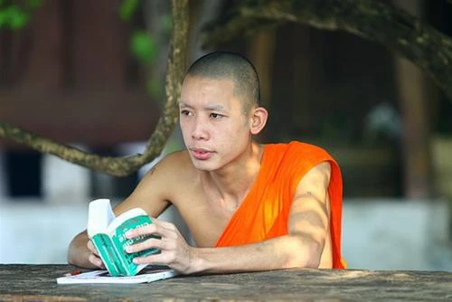 Một nhà sư trẻ ở chùa Vat Sop Sickhram