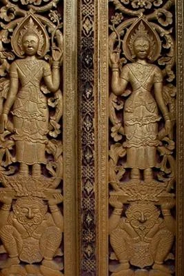 Họa tiết trang trí trên cửa chùa ở Luang Prabang Tượng phật trong chùa