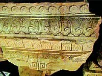 Mảnh tháp cổ bằng đất nung thời Trần được khai quật từ dưới nền chùa Lân (nay là Thiền viện Trúc Lâm Yên Tử).