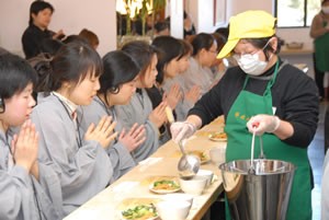 Chùm Ảnh: Lễ thọ bát quan trai tại chùa Nam Thiên ở Úc ảnh 9 uchau 9.jpg
