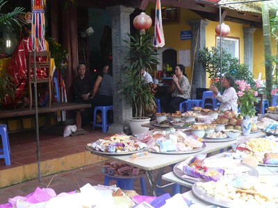 Ngay từ đầu tháng 7 âm lịch, chùa Hòa Mã (Hà Nội) đã tổ chức lễ cúng phả độ gia tiên cho nhiều gia đình. Ngay từ đầu tháng 7 âm lịch, chùa Hòa Mã (Hà Nội) đã tổ chức lễ cúng phả độ gia tiên cho nhiều gia đình.