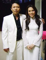 Cõng mẹ đi chơi… ảnh 1