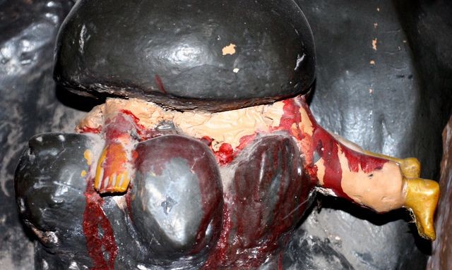 Ăn chộm chuông chùa thì bị chuông đè chết