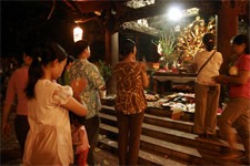 Hà Nội: Đêm Vu Lan và những ước nguyện tự đáy lòng ảnh 5 Ảnh minh họa