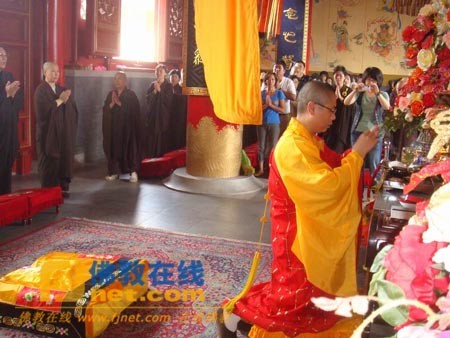 Các đạo tràng Phật giáo ở Trung Quốc tổ chức Pháp hội nhân mùa "Vu Lan báo ân”còn gọi là ngày "Phật hoan hỷ" ảnh 36 caunguyen 36.jpg
