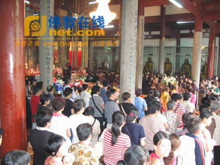 Các đạo tràng Phật giáo ở Trung Quốc tổ chức Pháp hội nhân mùa "Vu Lan báo ân”còn gọi là ngày "Phật hoan hỷ" ảnh 51 caunguyen 51.jpg