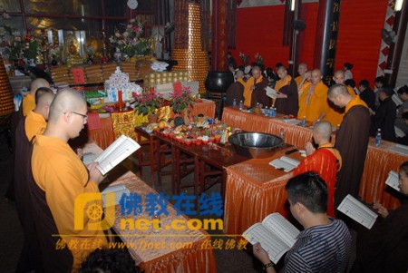 Các đạo tràng Phật giáo ở Trung Quốc tổ chức Pháp hội nhân mùa "Vu Lan báo ân”còn gọi là ngày "Phật hoan hỷ" ảnh 52 caunguyen 52.jpg