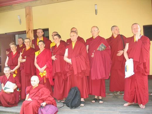 Các vị Tăng, Ni sinh Ba-lan đăng ký nhập thất