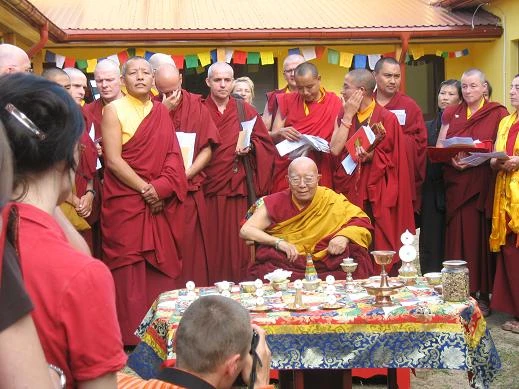 Rinpoche Tenga và các Tăng, Ni sinh