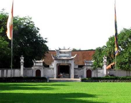 Cổng tam quan vào đình Cổ Loa Cổng tam quan vào đình Cổ Loa