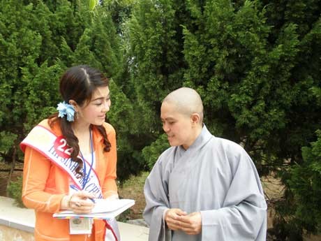 Thượng tọa trụ trì Thích Thông Nhẫn niêm hương chủ trì khóa lễ cầu an Chụp ảnh lưu niệm với chư tôn đức tăng tại Thiền viện Chơn Không Thí sinh vui vẻ và thoải mái sau giờ hành thiền Thượng tọa trụ trì Thích Thông Nhẫn niêm hương chủ trì khóa lễ cầu an Chụp ảnh lưu niệm với chư tôn đức tăng tại Thiền viện Chơn Không Thí sinh vui vẻ và thoải mái sau giờ hành thiền
