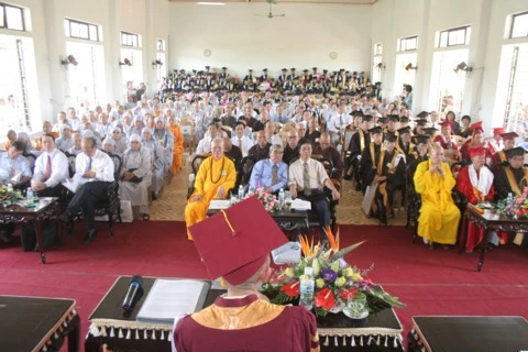 Lễ tốt nghiệp khóa III Học viện Phật giáo Việt Nam tại Huế ảnh 1