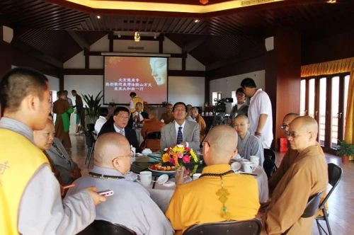 DUNG COM THAN MAT.jpg