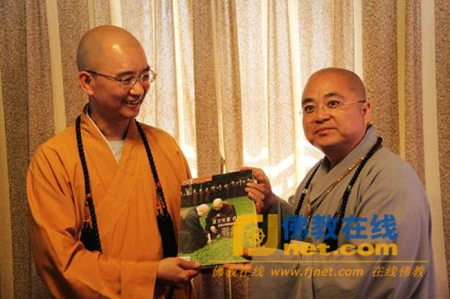 TANG QUA KY NIEM.jpg