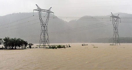 Bão số 9 "kinh hoàng" qua ống kính phóng viên quốc tế ảnh 8