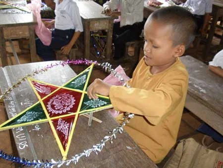 Vui Trung Thu với 2700 trẻ em vùng sâu & chuẩn bị chia sẻ khổ đau với đồng bào miền Trung ruột thịt ảnh 5