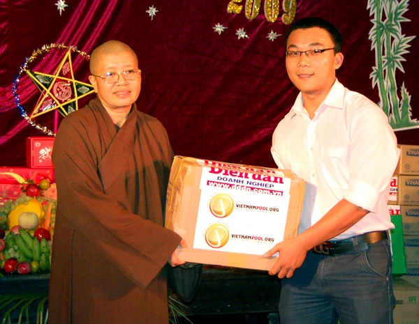 80 em nhỏ tại chùa Bồ Đề vui đón Trung thu ảnh 19