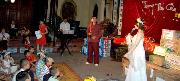 80 em nhỏ tại chùa Bồ Đề vui đón Trung thu ảnh 11 80 em nhỏ tại chùa Bồ Đề vui đón Trung thu ảnh 11