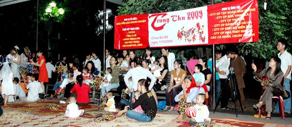 80 em nhỏ tại chùa Bồ Đề vui đón Trung thu ảnh 23 80 em nhỏ tại chùa Bồ Đề vui đón Trung thu ảnh 23